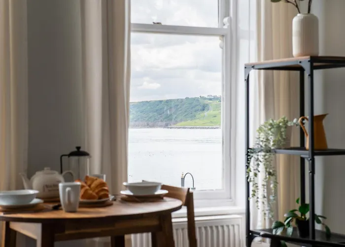 Waimea - Sea Views South Bay Free Parking