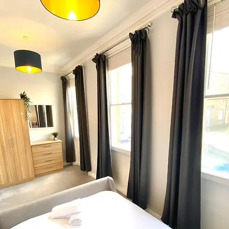 Waimea - Sea Views South Bay Free Parking