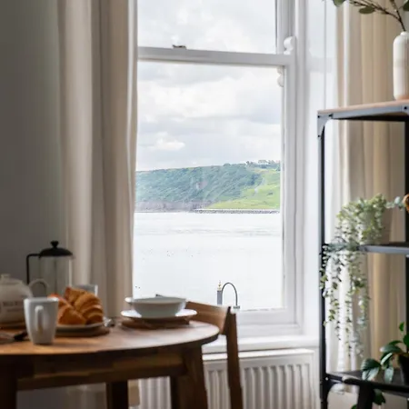 Waimea - Sea Views South Bay Free Parking