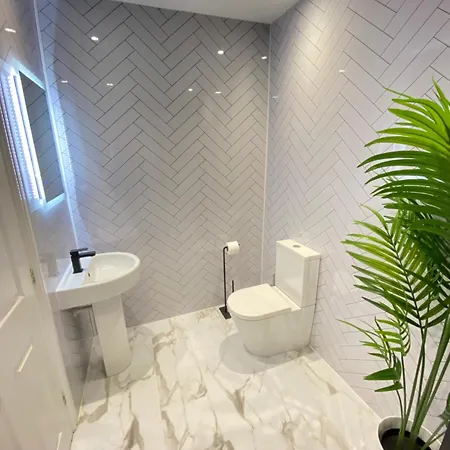 Waimea - Sea Views South Bay Free Parking